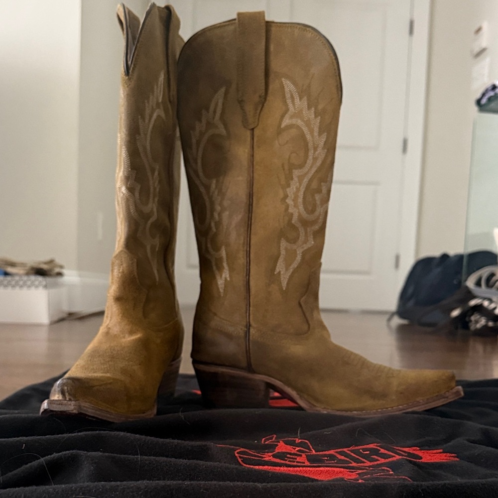 Freebird Woodland cowboy boots Size 8 Olive Green Suede. Good condition!